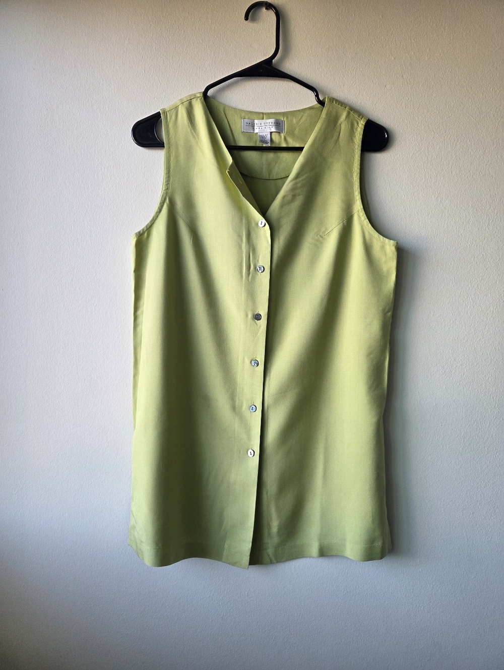 Valerie Stevens Lime Green 100% Silk Sleeveless Blouse.